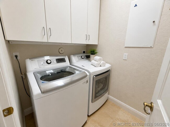 Building Photo - 7750 NW 120th Dr