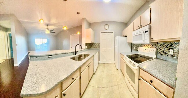 Building Photo - 5451 Vineland Rd