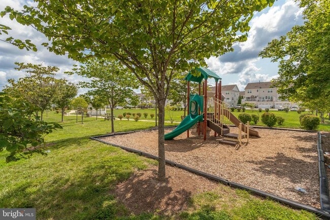 Building Photo - 25636 Pleasant Valley Rd