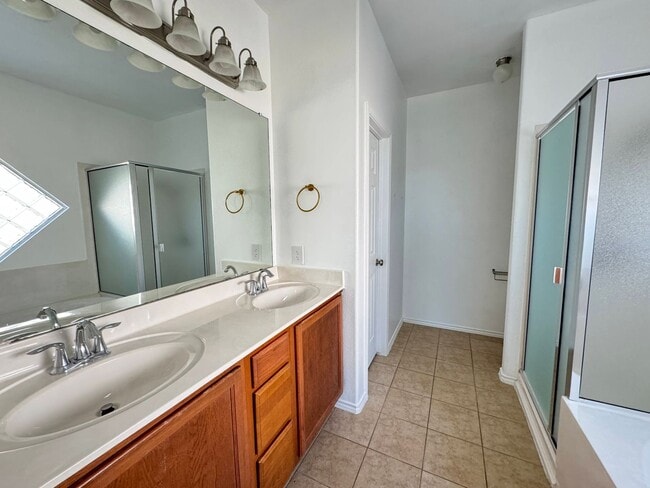 Building Photo - 6706 Golden Oak Ln
