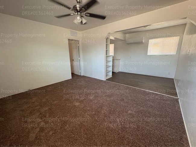 Building Photo - 1 bedroom/ 1 bathroom home with modern ame...