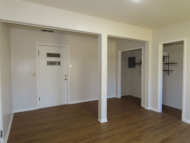 Building Photo - Newly Remodeled 3 Bedroom-1.5 Bath Home!