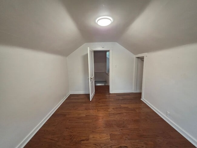 Building Photo - 703 1/2 Waddell Ave