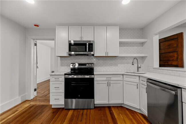 Building Photo - 41 Freeborn St