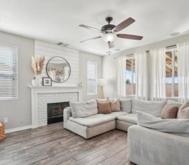 Building Photo - 80549 Tinsley Ave