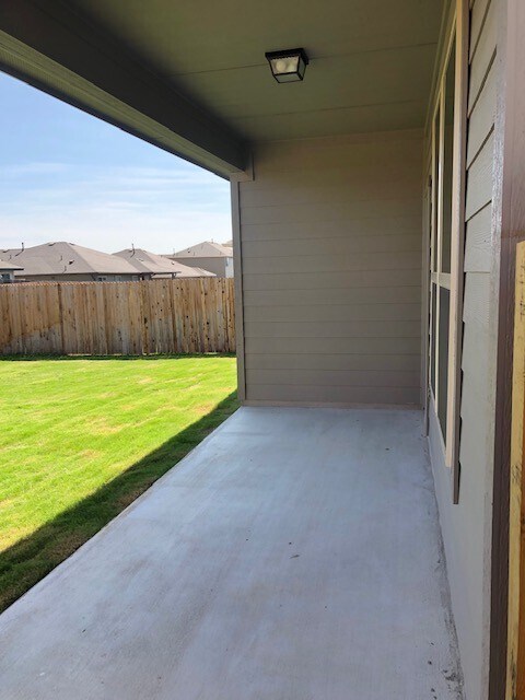 Building Photo - New Braunfels 4 bedroom
