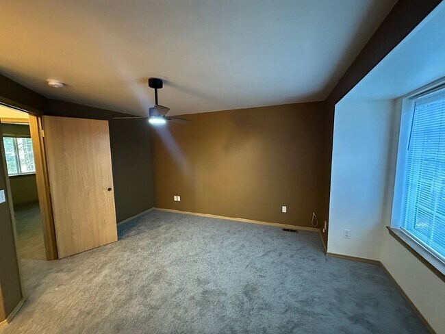 Building Photo - Beautiful 3-Bedroom Home in Gated Clearwood Community!