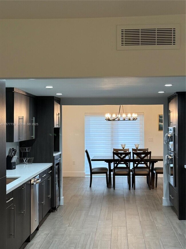 Building Photo - 3231 Salzedo St