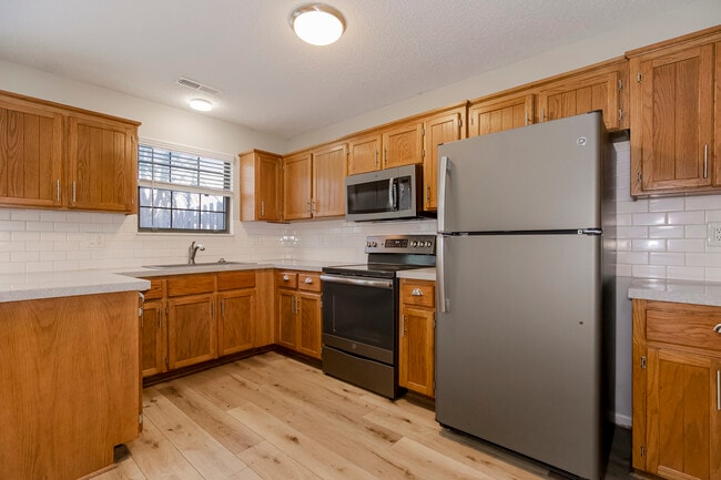 Building Photo - 12 Wallingford Dr