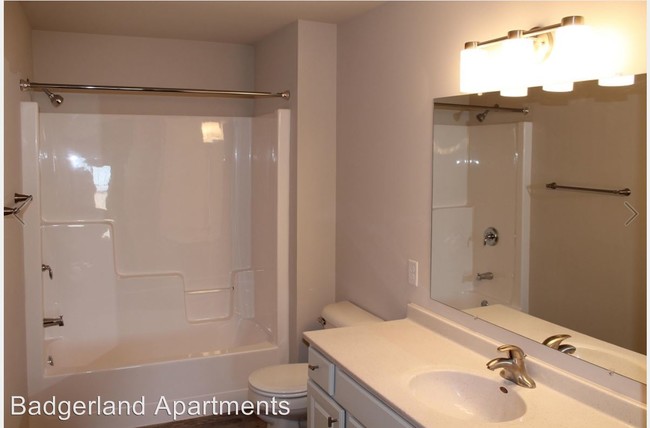 Building Photo - 702 Vineyard Dr