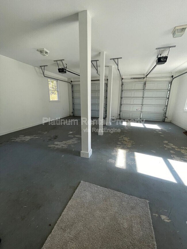 Building Photo - 1305 Smithdale Heights Dr