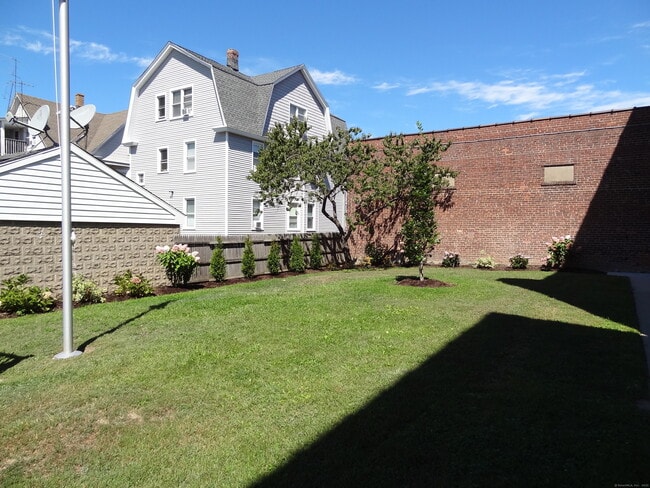 Building Photo - 2806 Fairfield Ave