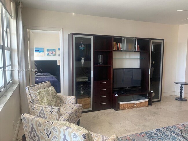 Building Photo - 100 Lincoln Rd