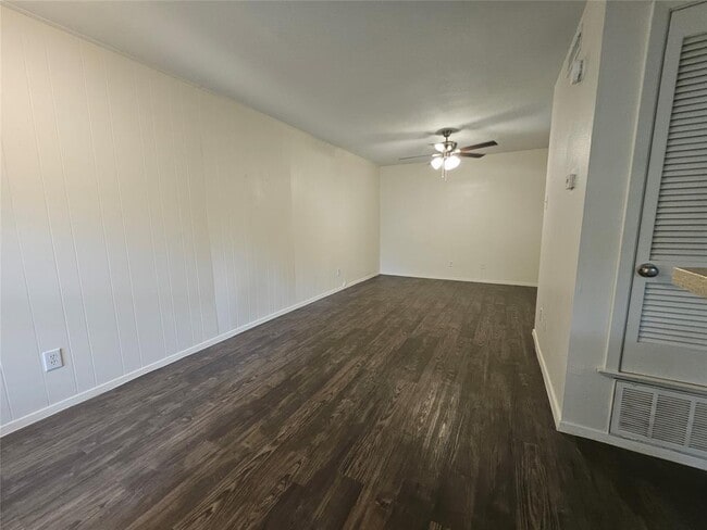 Building Photo - 4406 Avenue C