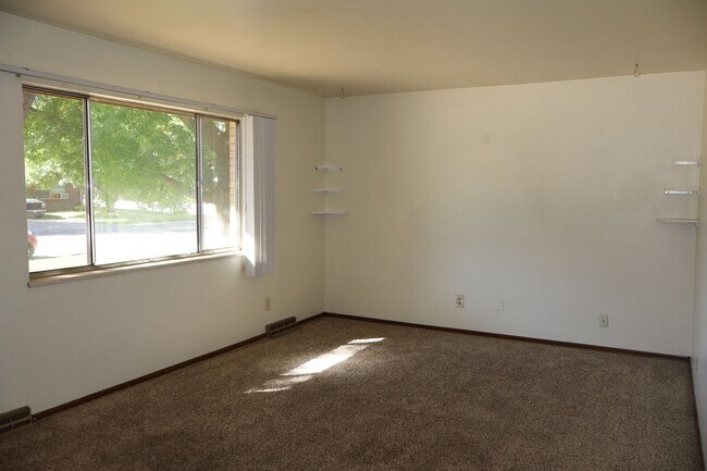 Building Photo - 1604 Larch St