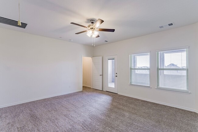 Building Photo - 326 Shasta Dr