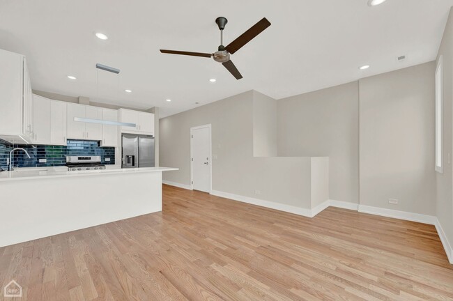 Building Photo - 4605 S St Lawrence Ave