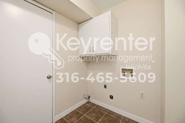 Building Photo - Well maintained 3 bedroom, 2 bath home close to everything you need!