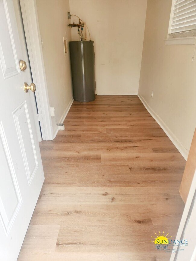 Building Photo - Great 2 Bedroom Duplex in Fort Walton Beach!