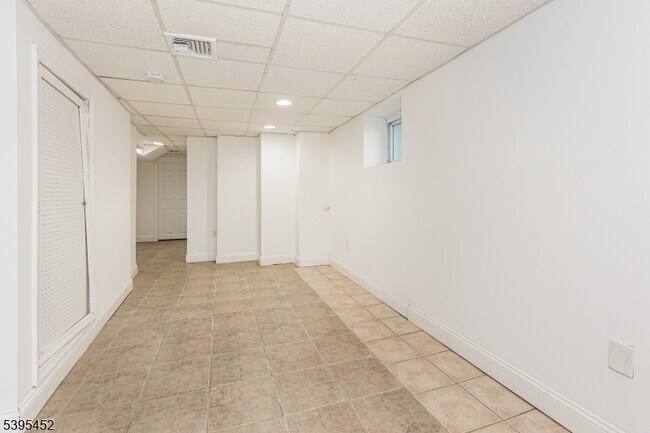 Building Photo - 112 Pompton Ave