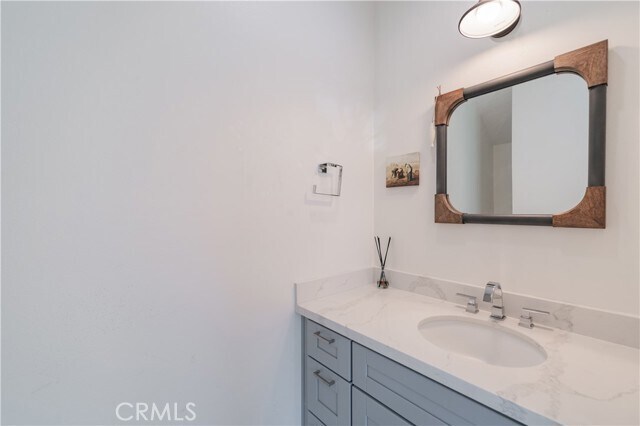 Building Photo - 146 E 18th St