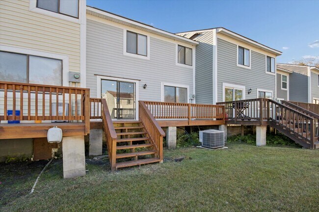 Building Photo - $200 RENT CREDIT | AVAILABLE NOW!