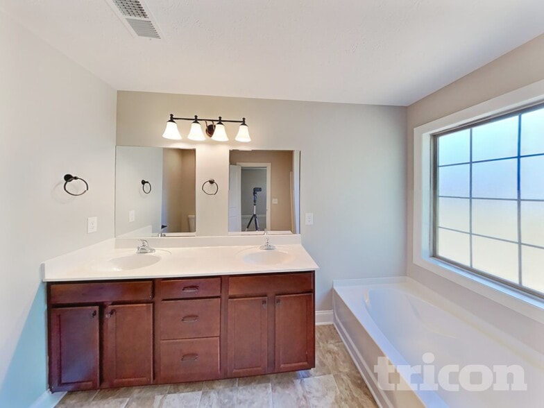 Building Photo - 523 Twyla Dr