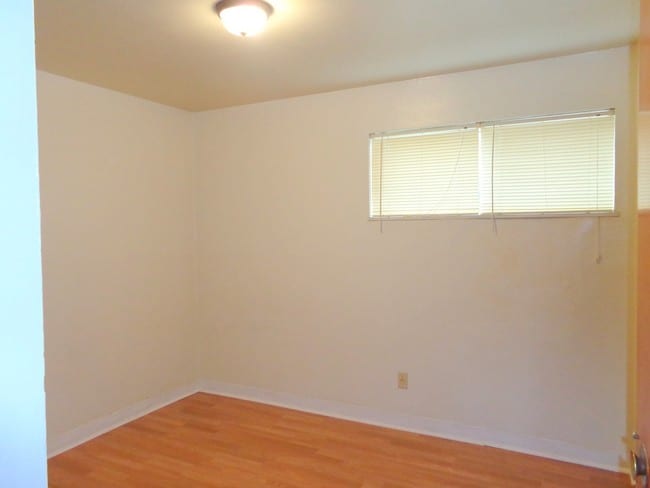 Building Photo - 4407 Chippewa A