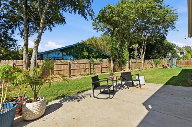 Building Photo - 2307 Deadwood Dr
