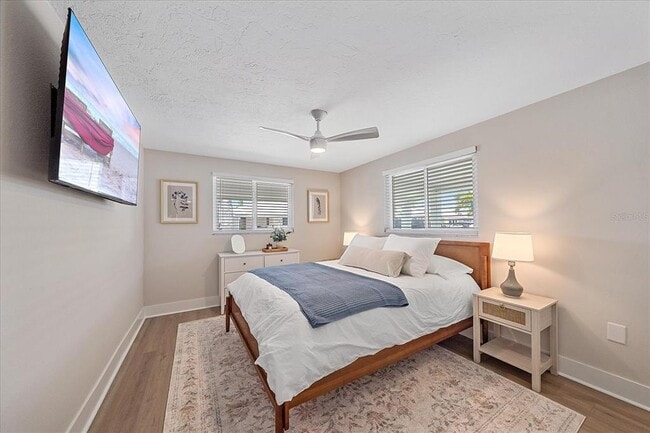 Building Photo - 914 Spanish Dr S