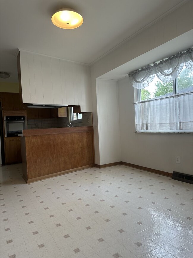 Building Photo - 3 Bed 2 Bath Home for Rent!