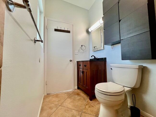 Building Photo - AVAILABLE NOW! 3 Bedroom 2 Bathroom POOL HOME in Palm Springs !