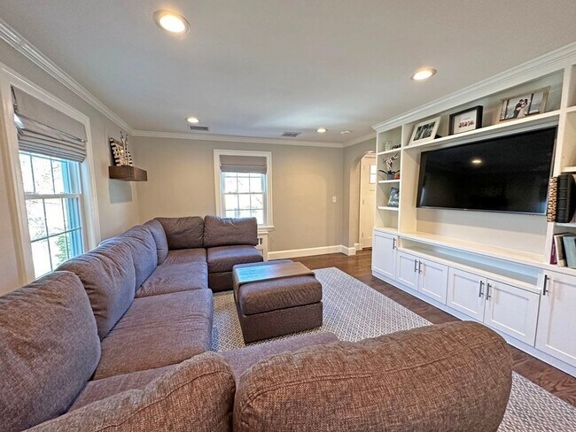 Building Photo - 99 Westchester Rd