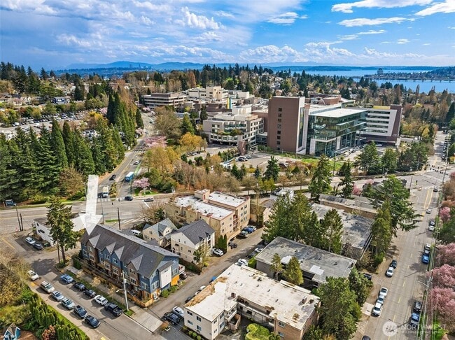 Building Photo - 3bd/2.25Ba Seattle Townhouse