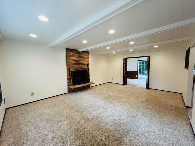 Building Photo - Charming One-Level Home in Garden Home — Near Washington Square & Trader Joe’s! Landscaping Inclu...