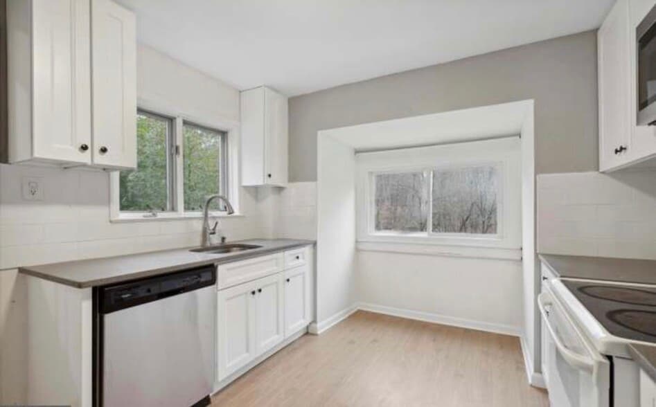 Building Photo - 4240 Fairview Ave