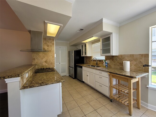 Building Photo - 9322 Fairdale Ln