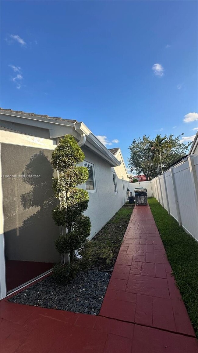 Building Photo - 13411 SW 17th Ct