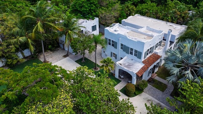 Building Photo - 717 Forest Hill Blvd