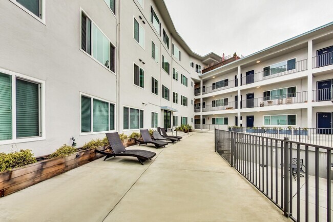 Building Photo - 245 Lee Street