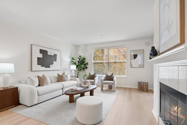 Building Photo - APARTMENT