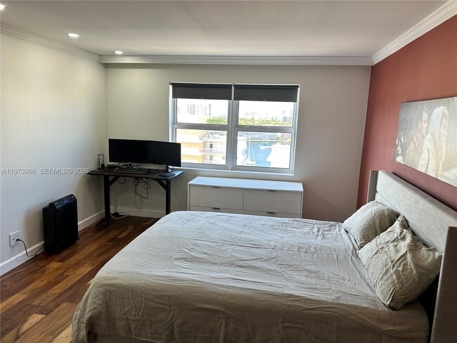 Building Photo - 401 Golden Isles Dr