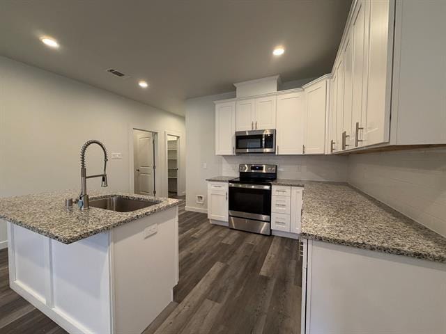 Building Photo - 405 N Andrews Ave