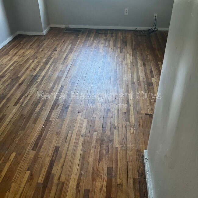 Building Photo - 2110 Fremont Ave N