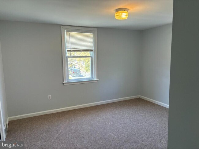 Building Photo - 2515 Woodleigh Rd