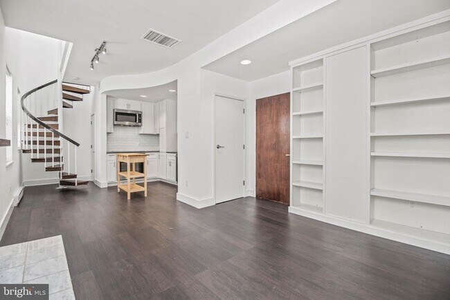 Building Photo - 2114 N St NW