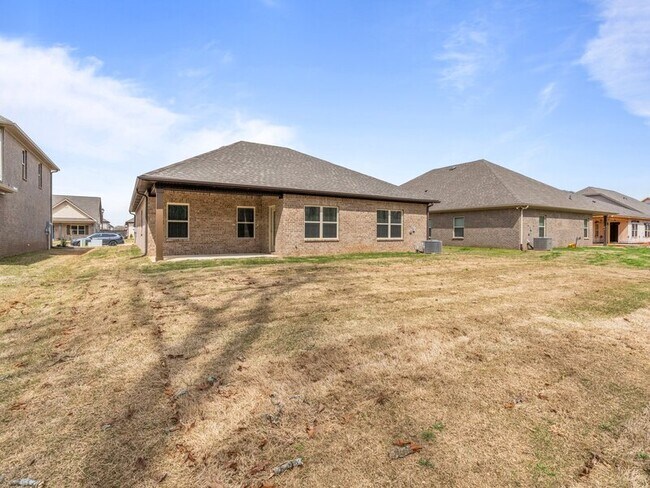 Building Photo - 210 Saddle St