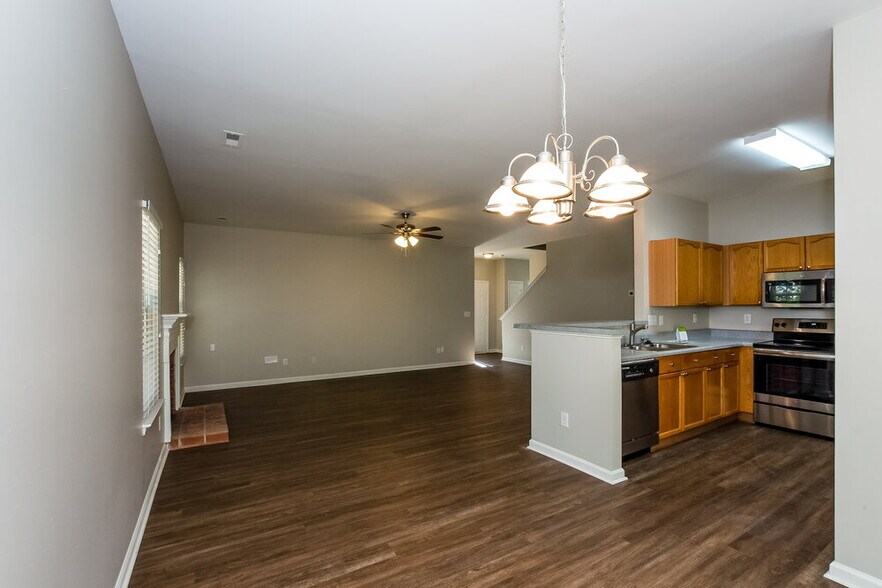 Building Photo - 11430 Northwoods Forest Dr