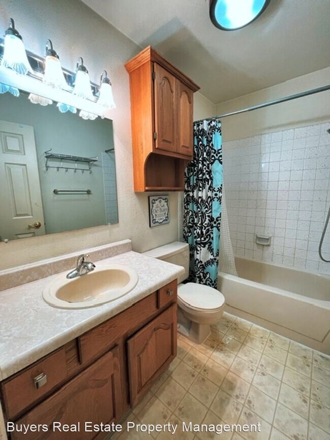 Building Photo - 2 br, 1 bath House - 355 Donna Drive Unit 10