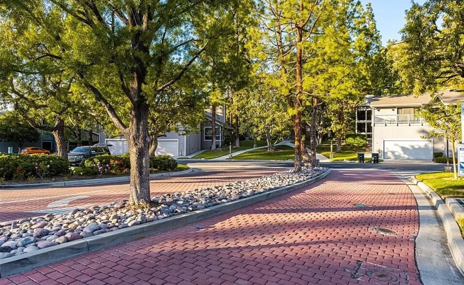 Building Photo - 6034 E Cadbury Dr